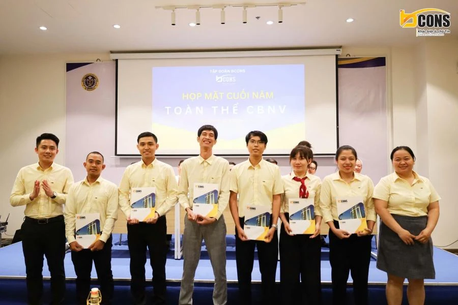 Khen thưởng cá nhân trẻ và tập thể xuất sắc của tập đoàn Bcons